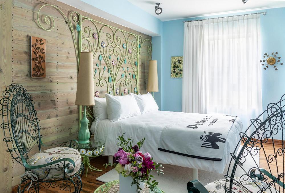 Deluxe Queen Room interior